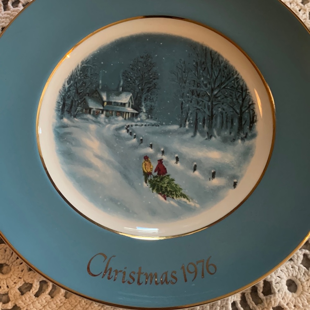 1976 Avon Christmas Plate - Picture 5 of 6